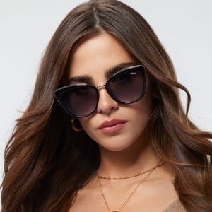 Quay Honey sunglasses, case included